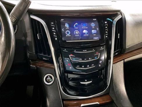 Used 2018 Cadillac Escalade Luxury image 5
