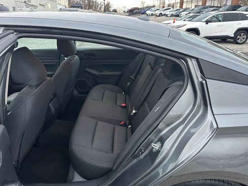 Used 2025 Nissan Altima 2.5 SV image 24