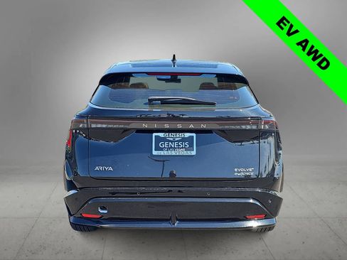 Used 2023 Nissan Ariya AWD image 7