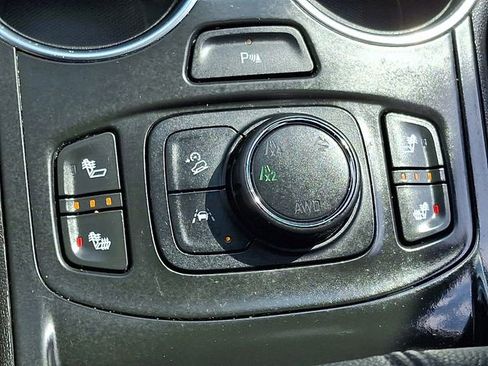 Used 2022 GMC Terrain SLT w/ Infotainment Package II AWD/4WD image 27