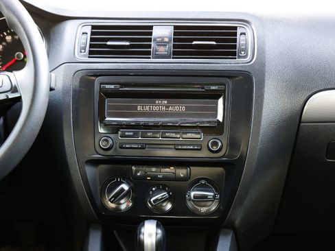 Used 2015 Volkswagen Jetta SE image 33