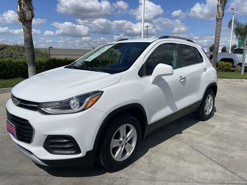 Used 2020 Chevrolet Trax LT w/ LT Convenience Package FWD image 4