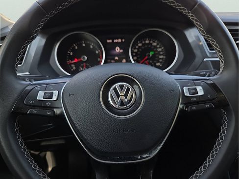 Used 2021 Volkswagen Tiguan SE w/ Panoramic Sunroof Package FWD image 24