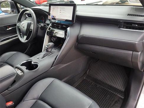 Used 2024 Toyota Venza Nightshade image 8