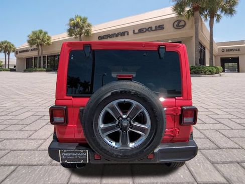 Used 2021 Jeep Wrangler Unlimited Sahara AWD/4WD image 5