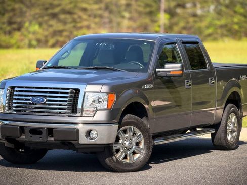 Used 2011 Ford F150 XLT w/ XLT Chrome Pkg AWD/4WD image 2