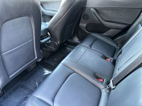Used 2021 Tesla Model Y Standard Range image 12