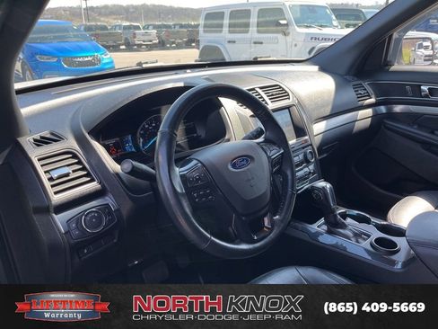 Used 2018 Ford Explorer XLT w/ Equipment Group 202A image 6