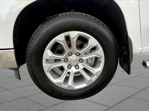 Used 2024 Chevrolet Silverado 1500 LTZ w/ LTZ Convenience Package II AWD/4WD image 10