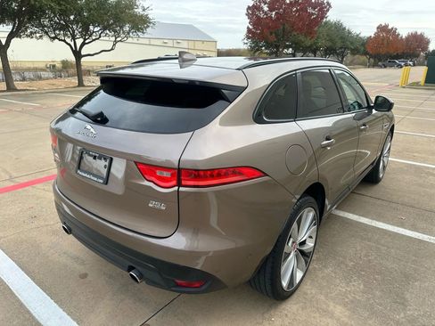 Used 2017 Jaguar F-PACE R-Sport image 10