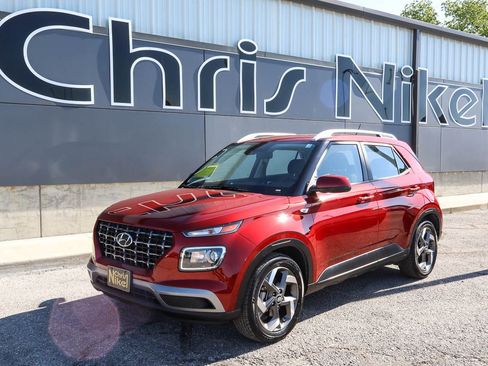 Used 2025 Hyundai Venue SEL FWD image 1