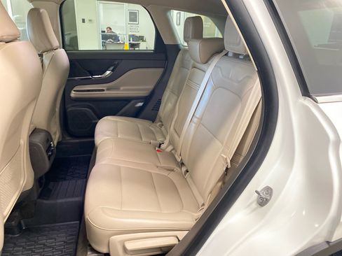 Used 2022 Lincoln Corsair AWD w/ Equipment Group 101A image 9