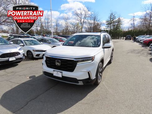 Used 2025 Honda Pilot Elite image 1