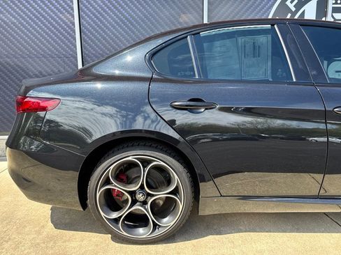Used 2022 Alfa Romeo Giulia Veloce AWD/4WD image 5