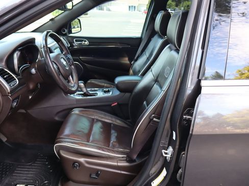 Used 2018 Jeep Grand Cherokee Overland AWD/4WD image 19