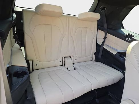 Used 2021 BMW X7 xDrive40i w/ Premium Package AWD/4WD image 16