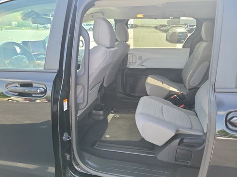 Certified 2026 Toyota Sienna LE FWD image 12