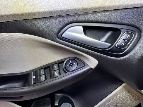 Used 2018 Ford Focus SE FWD image 20