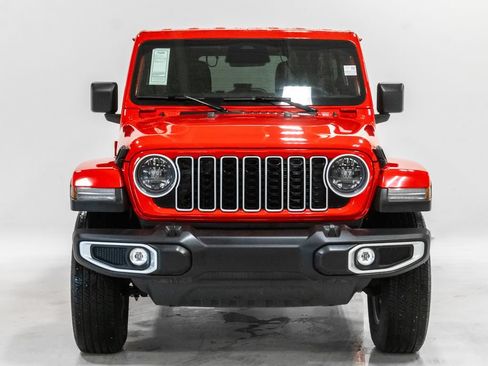 Used 2025 Jeep Wrangler Unlimited Sahara AWD/4WD image 5