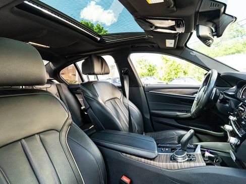 Used 2018 BMW 530i xDrive AWD/4WD image 11