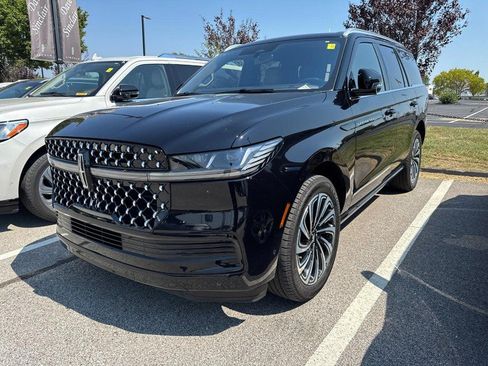 Used 2025 Lincoln Navigator Black Label AWD/4WD image 3