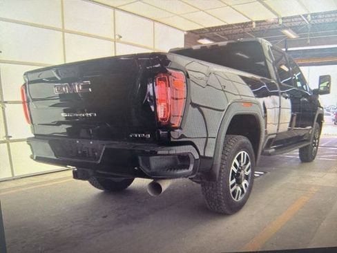 Used 2022 GMC Sierra 2500 AT4 w/ Gooseneck/5TH Wheel Package AWD/4WD image 3