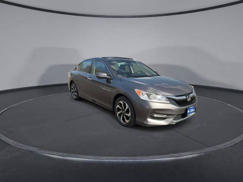Used 2017 Honda Accord EX-L image 2