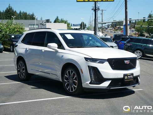 Used 2024 Cadillac XT6 Sport w/ Technology Package AWD/4WD image 3