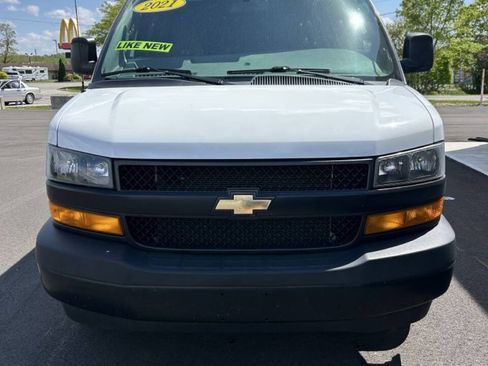 Used 2021 Chevrolet Express 2500 w/ Driver Convenience Package RWD image 8
