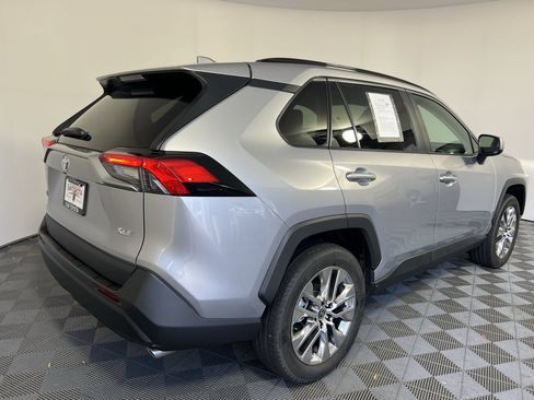 Used 2021 Toyota RAV4 XLE Premium FWD image 4