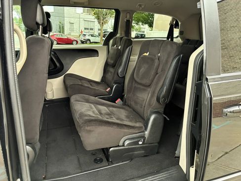 Used 2014 Dodge Grand Caravan SXT FWD image 11