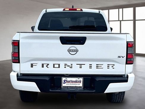Used 2024 Nissan Frontier SV RWD image 5