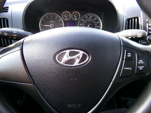 Used 2012 Hyundai Elantra GLS image 11