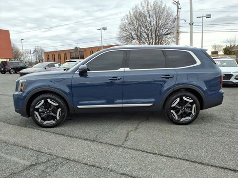 Used 2023 Kia Telluride EX w/ EX Captain's Chair Package image 7