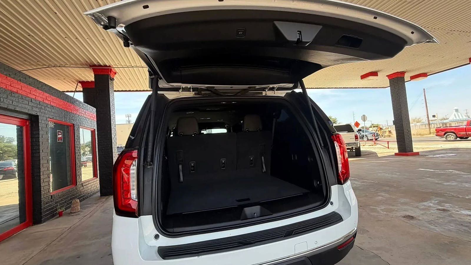 Used 2021 GMC Yukon XL SLT RWD image 32