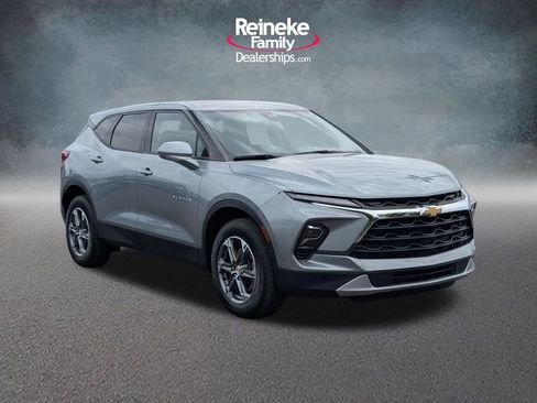 Used 2025 Chevrolet Blazer LT AWD/4WD image 3