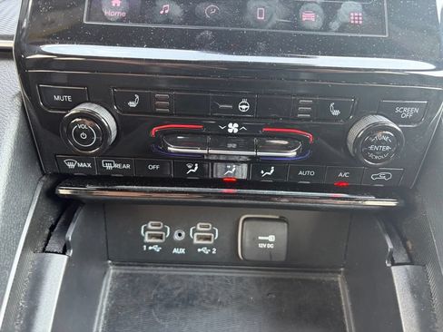 Used 2025 Jeep Grand Cherokee Altitude AWD/4WD image 29