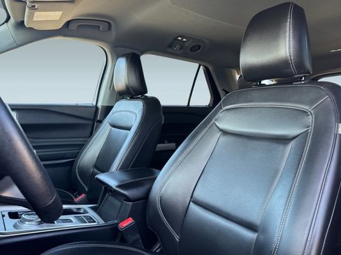 Used 2023 Ford Explorer XLT w/ Equipment Group 202A image 24