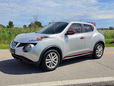 Used 2015 Nissan Juke S FWD image 2