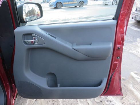 Used 2013 Nissan Frontier SV image 22