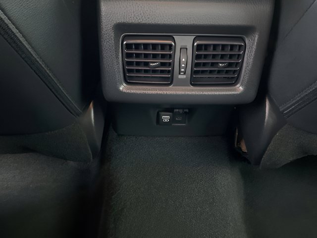 Used 2025 Toyota Camry SE FWD image 12