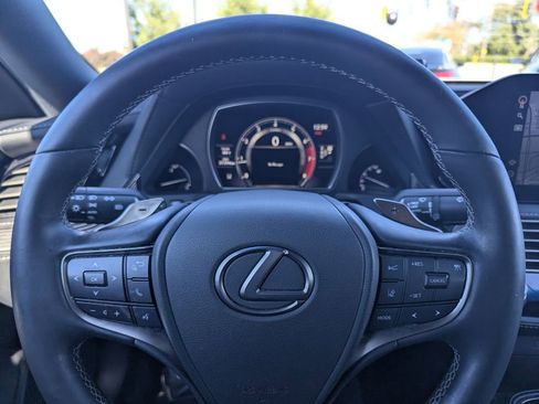 Used 2022 Lexus LS 500 w/ Accessory Package (Z2) image 24