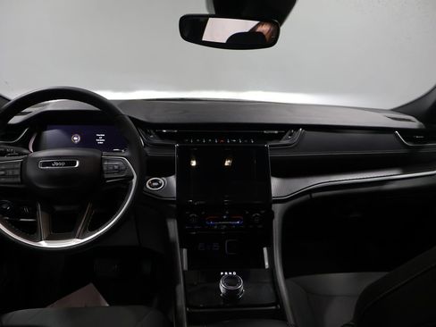 Used 2024 Jeep Grand Cherokee L Laredo w/ Luxury Tech Group I image 17