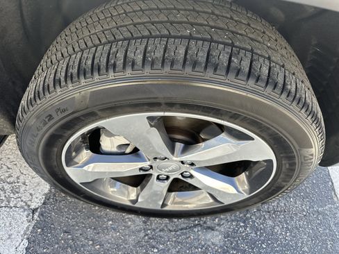 Used 2024 Jeep Grand Cherokee Limited w/ Trailer Tow Package image 6