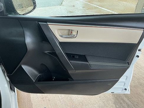 Used 2016 Toyota Corolla LE FWD image 10