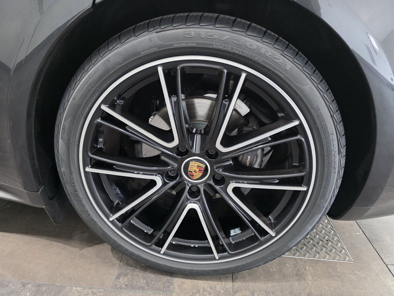 Used 2023 Porsche Panamera RWD image 13