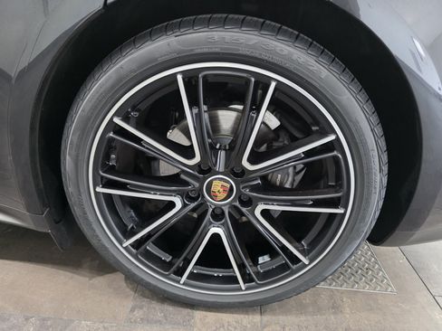 Used 2023 Porsche Panamera RWD image 13