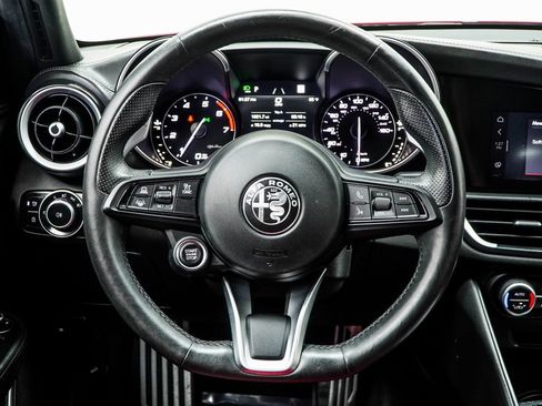 Used 2022 Alfa Romeo Giulia Veloce image 18