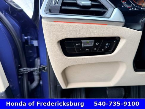 Used 2022 BMW 330i Sedan w/ Driving Assistance Package image 37