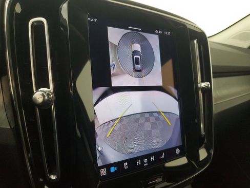 Certified 2025 Volvo XC40 B5 Plus image 31